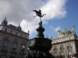 Statue of Eros, Picadilly Circus, London Wallpaper