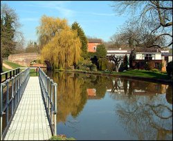 Grand Union Canal at Flore, Northamptonshire Wallpaper