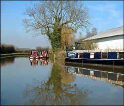 Barges on the Grand Union Canal at Flore, Northamptonshire Wallpaper