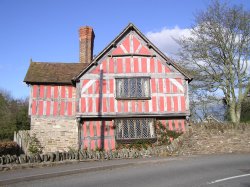 Old House on road into, Weobley, Herefordshire Wallpaper