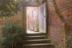Sissinghurst Castle gardens in Kent Wallpaper