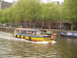 The ferry 'Emily' leaving Bristol City Centre for Temple Meads on the afternoon of 26th April 2007. Wallpaper