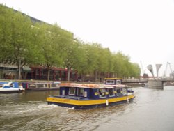 The ferry 'Brigantia' leaving Bristol City Centre for Hotwells on the afternoon of 26th April 2007. Wallpaper
