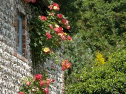 Flint cottage Wallpaper