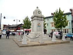 The War Memorial in the Cornmarket. Pontefract, West Yorkshire Wallpaper