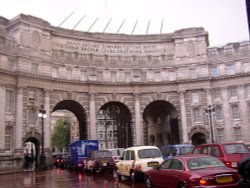 Admiralty Arch from The Mall, London 2004 Wallpaper