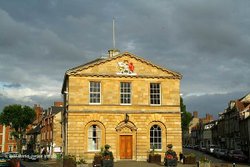 Woodstock Town Hall (Evening) Wallpaper