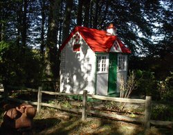 Wendy house Wallpaper