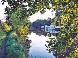 Calm waters, Tardebigge, Worcestershire Wallpaper
