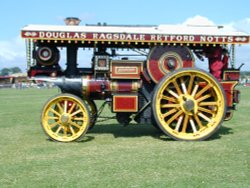 Dreadnought Traction Engine 2000 Wallpaper