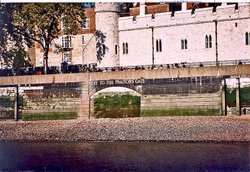 Traitor's Gate, Tower of London  1990 Wallpaper