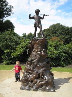 Peter Pan Statue