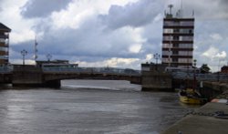 The Haven Bridge over the River Yare, Great Yarmouth, Norfolk Wallpaper