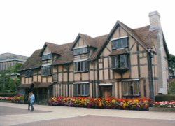 Shakespeare's Birthplace in Stratford-upon-Avon, Warwickshire Wallpaper