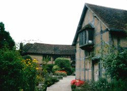 Shakespeare's Birthplace in Stratford-upon-Avon, Warwickshire Wallpaper