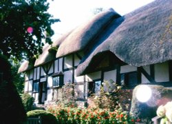 Ann Hathaway's Cottage, Stratford-upon-Avon, Warwickshire Wallpaper