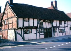 Period houses in Stratford-Upon-Avon, Warwickshire Wallpaper