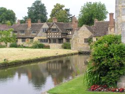 Hever Castle visitor houses in Kent Wallpaper