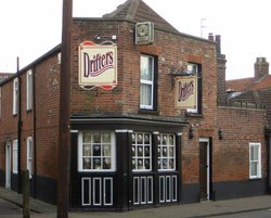 Drifters public house in Great Yarmouth, Norfolk Wallpaper