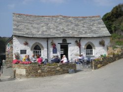 Cafe at Boscastle, Cornwall Wallpaper