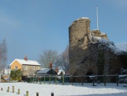 Bungay Castle, Suffolk in Snow Wallpaper