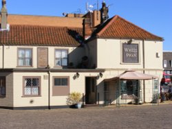 The White Swan public house, Great Yarmouth, Norfolk Wallpaper