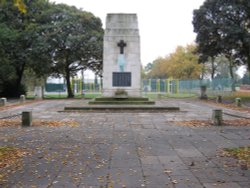 Second World War Memorial, Hucknall, Nottinghamshire Wallpaper