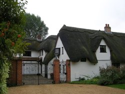 A cottage along the River Cam, Fen Ditton, Cambridgeshire Wallpaper