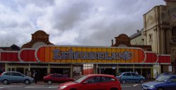 Leisureland Wallpaper