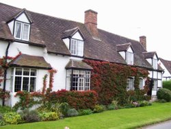 Pretty cottage and garden Wallpaper