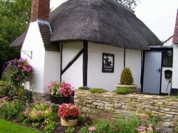 Tenpenny Cottage Wallpaper