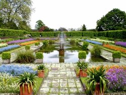 Princess Diana Memorial Garden, Kensington Palace (May 2004) Wallpaper