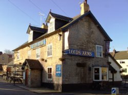 Leeds Arms Public House in South Anston, South Yorkshire Wallpaper