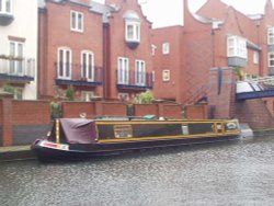 Polly Otter Wallpaper