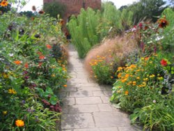 Garden at Packwood House, Solihull, West Midlands Wallpaper