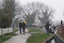 The Grand Union Canal at Marsworth, Bucks Wallpaper
