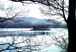 Derwentwater, winter morning. Wallpaper
