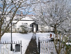 My house, Steeple Claydon, Bucks. Snow on 6th April 2008. Wallpaper
