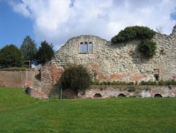Inside Wallingford Castle Gardens Wallpaper