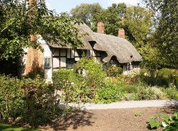 Stratford upon Avon. Ann Hathaway's house Wallpaper