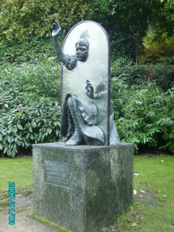 Alice trough the looking glass ( the castle grounds)