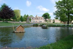 Duck pond & village green Wallpaper