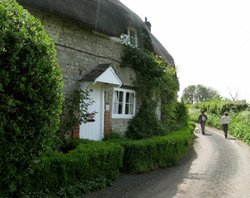 Cottage near Longleat House Wallpaper