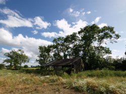 Semi-derelict barn near Mursley, Bucks. Wallpaper