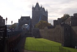 Tower Bridge from up the street Wallpaper