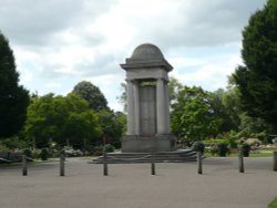 War Memorial in Vivary Park Wallpaper