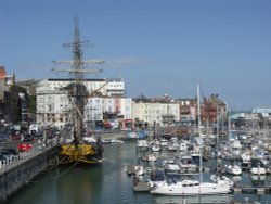 Ramsgate harbour Wallpaper