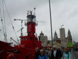 light ship Wallpaper