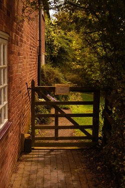 Wardens gate
