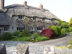 Thatched Cottage in Corfe Wallpaper